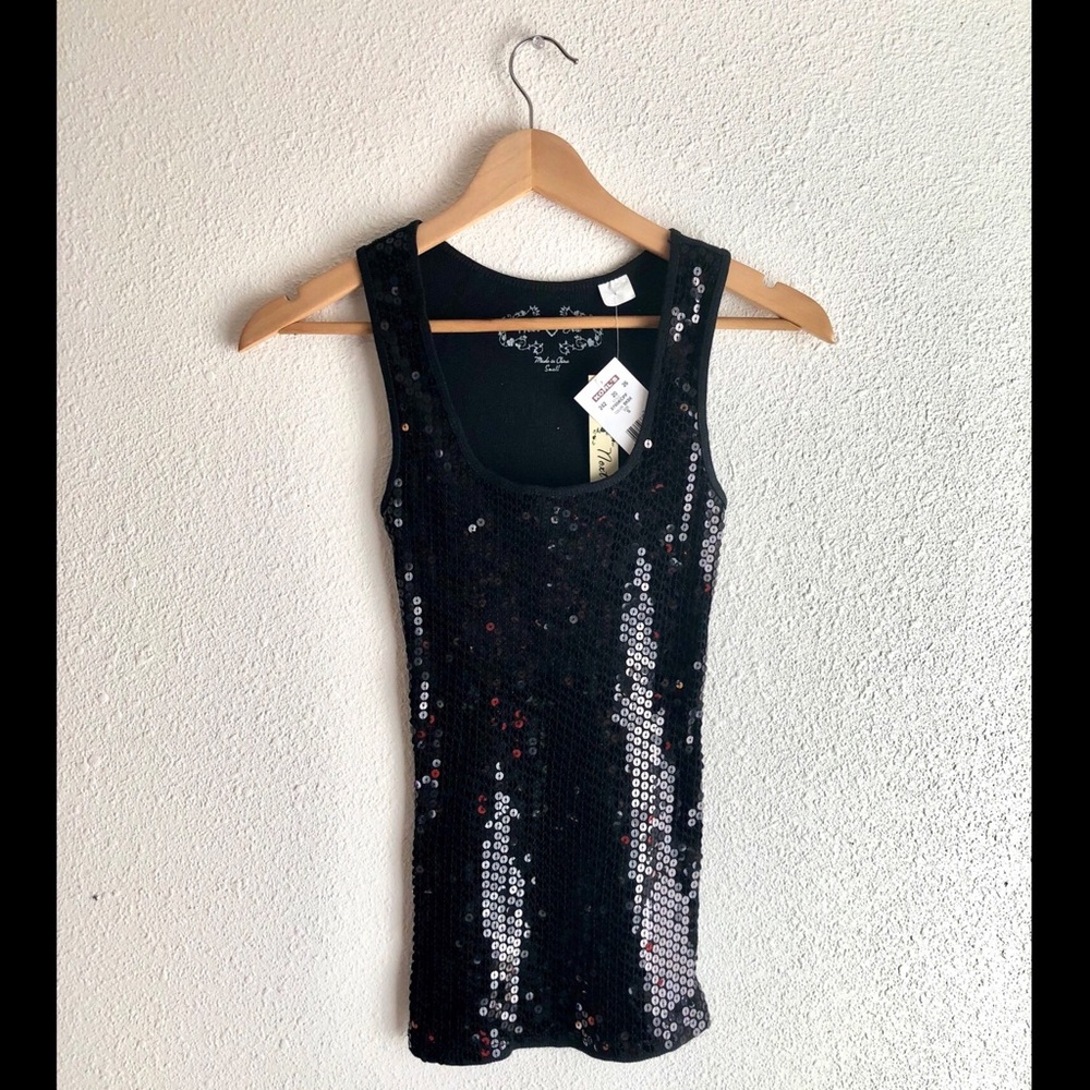 NWT ✨ Black Sequence Top